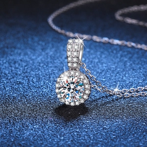 Collier classique en argent sterling S925 avec pendentif rond en diamant Moissanite 1 carat
