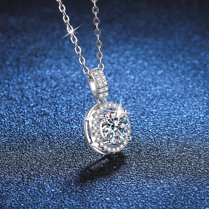 S925 sterling silver moissanite necklace with round halo pendant and sparkly stone