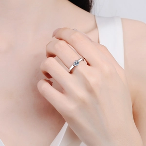 S925 sterling silver moissanite ring with round brilliant cut stone on model hand