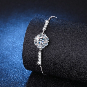 Sparkling S925 sterling silver sunflower moissanite bracelet with 1ct D color center stone