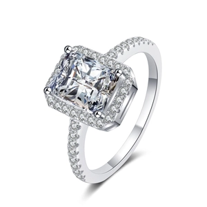 S925 Sterling Silber Ring mit Moissanit im Smaragdschliff und Pavé-Diamantbesatz