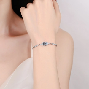 Bracelet élégant en argent S925 avec moissanite et motif de fleur ovale scintillante