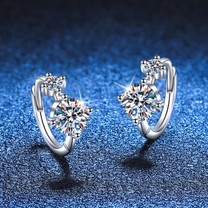 Élégantes boucles d'oreilles créoles en argent S925 avec deux pierres moissanite