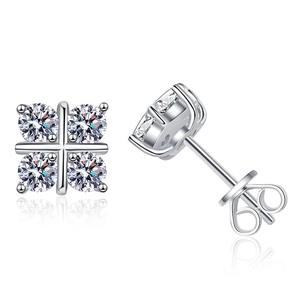 Orecchini a lobo in argento 925 con quattro pietre di moissanite in montatura a croce