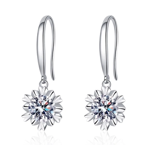 Elegant S925 sterling silver snowflake earrings with D color moissanite stones and U-shaped hooks