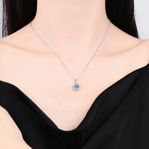 Collana fiocco di neve in argento sterling S925 con una moissanite da 1 carato colore D