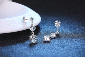 Dettaglio macro di orecchini in argento S925 con design a goccia in moissanite