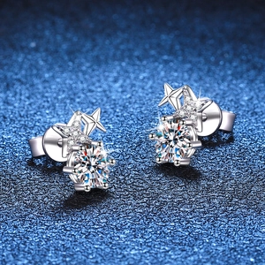 Élégantes boucles d'oreilles en argent S925 avec moissanite en étoile et griffes de maintien