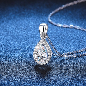 Luxueux collier en argent sterling S925 avec pendentif en moissanite 1ct de forme poire