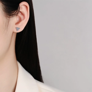 Elegant S925 sterling silver clover earrings with sparkling blue and white moissanite