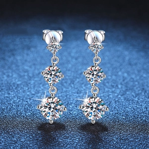 Orecchini a goccia in argento S925 con tre pietre di moissanite rotonde graduate