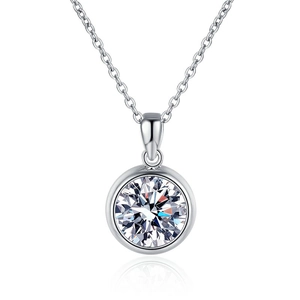 Classic round moissanite pendant necklace in S925 sterling silver with polished mirror finish
