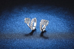 Macro shot of S925 silver moissanite earrings with four-prong setting on navy background
