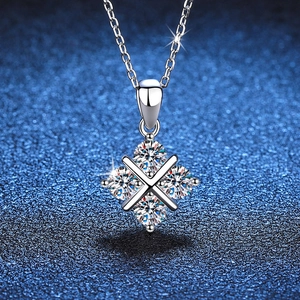 Collier Moissanite en Argent Sterling 925 pour Femmes Élégant Pendentif Croix à Quatre Pierres Design Capteur de Rêves