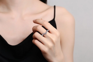 Detail of V-shaped S925 silver ring featuring pave-set light blue moissanite stones
