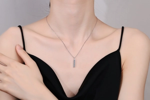 Close-up of S925 sterling silver necklace featuring a sparkling moissanite bar pendant