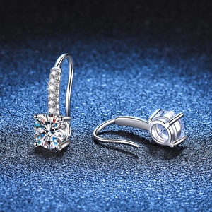 Élégantes boucles d'oreilles crochet en argent S925 avec moissanite et quatre griffes
