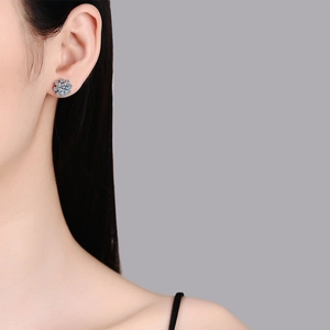 Elegante S925 Sterling Silber Schneeflocken Ohrstecker mit einem Karat Moissanit Steinen