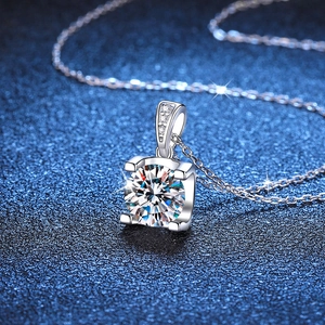 Classic S925 sterling silver solitaire moissanite necklace with 1 carat round cut pendant