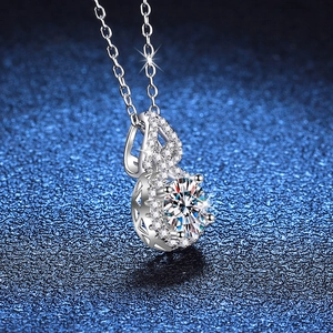 Collier en argent 925 avec pendentif gourde et moissanite ronde de 1 carat