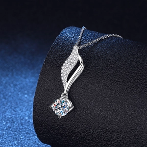 Collier pendentif feuille en argent S925 avec moissanite 1 carat et serti micro-pave chic