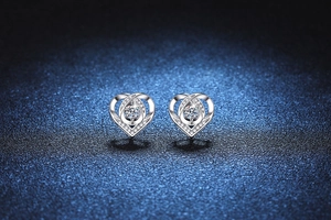 Macro shot of S925 sterling silver heart earrings featuring D-color moissanite stones