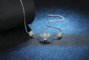 Close-up of S925 sterling silver clover bracelet with 1.2ct sparkling moissanite stones