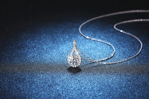 Macro shot of S925 sterling silver teardrop pendant with a brilliant 1-carat moissanite