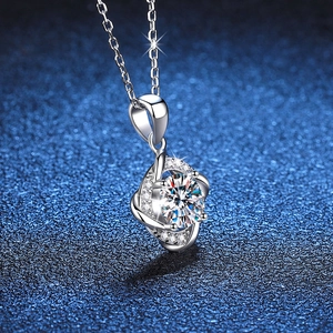 Collier avec pendentif moulin à vent rotatif en argent S925 et moissanite 1 carat