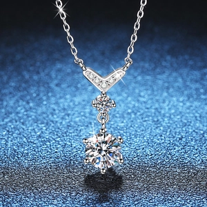 925 Sterling Silver Moissanite Necklace Elegant Fish Tail Pendant Round Moissanite Pendant Necklace Jewelry For Women