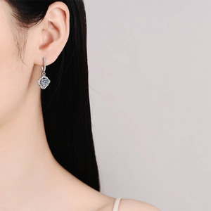 Boucles d'oreilles moulin à vent en moissanite avec diamants ronds brillants étincelants