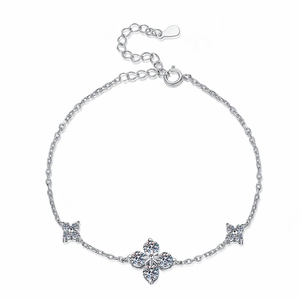 S925 sterling silver four-leaf clover bracelet with 1.2ct sparkling moissanite stones