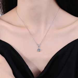 Elegant S925 sterling silver necklace featuring a snowflake pendant with moissanite diamond