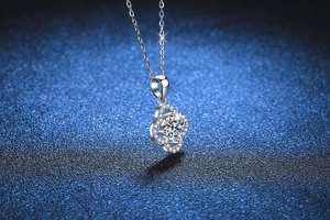 Macro detail of S925 silver four-leaf clover pendant with 1ct moissanite center stone