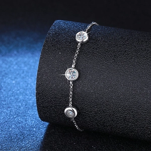 Klassisches S925 Sterlingsilber Bolo-Armband mit drei Moissanit-Steinen in Zargenfassung
