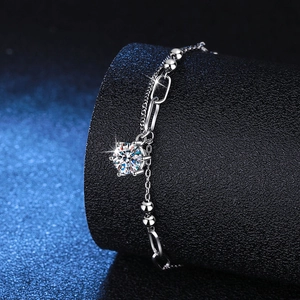 Bracelet élégant en argent S925 serti d'une moissanite de 1 carat sur une monture à six griffes