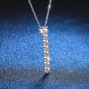 Collier classique en argent 925 avec pendentif barre et pierres de moissanite scintillantes