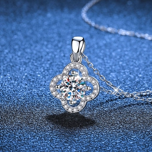 S925 sterling silver four-leaf clover pendant necklace with 1-carat moissanite stone