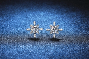 Macro di orecchini a fiocco di neve in argento S925 con pietre di moissanite radiose
