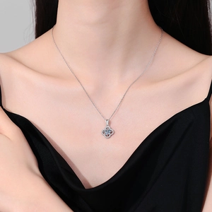 Classic S925 sterling silver necklace with sparkling moissanite clover pendant for women