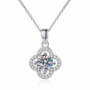 Elegant S925 sterling silver four-leaf clover necklace with 1 carat moissanite pendant