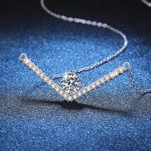925 silver V-shaped necklace featuring a 1 carat moissanite pendant on a starry blue background