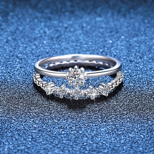 Set di anelli impilabili in argento 925 con moissanite e design a corona