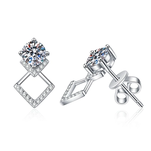 Orecchini a perno quadrati geometrici in moissanite argento S925 con montatura a 4 griffe