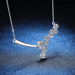 Collana in argento sterling S925 con scintillante moissanite da 1 carato e ciondolo a goccia