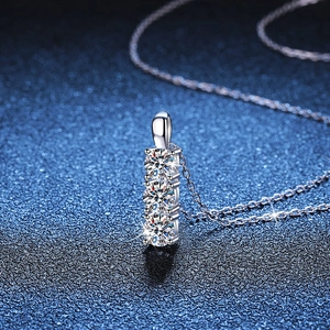 Elegant S925 sterling silver necklace featuring three stones moissanite vertical pendant