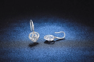 Detailed close-up of S925 silver heart dangle earrings with brilliant Moissanite stones