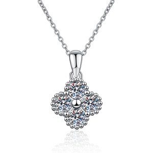 Elegant S925 sterling silver four-leaf clover pendant necklace with moissanite stones