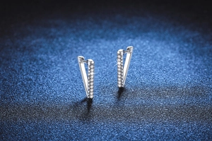 Detailed view of V-shaped S925 sterling silver earrings with sparkling pavé moissanite stones