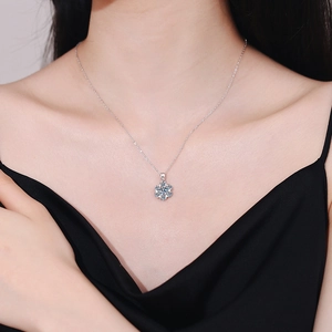 Collier flocon de neige en Moissanite 1 carat sur chaîne en argent sterling S925